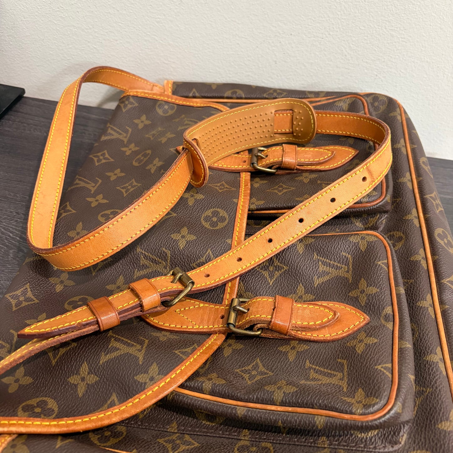 #3206 LOUIS VUITTON  Monogram  Gibeciere GM