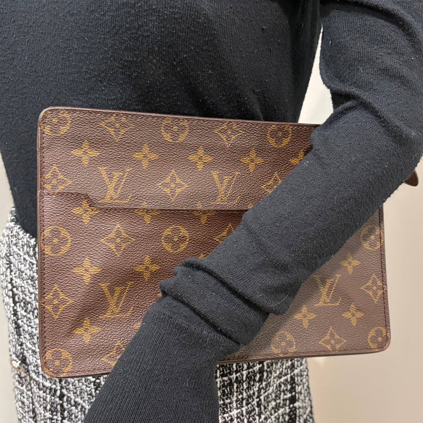 BF-04 LOUIS VUITTON Clutch