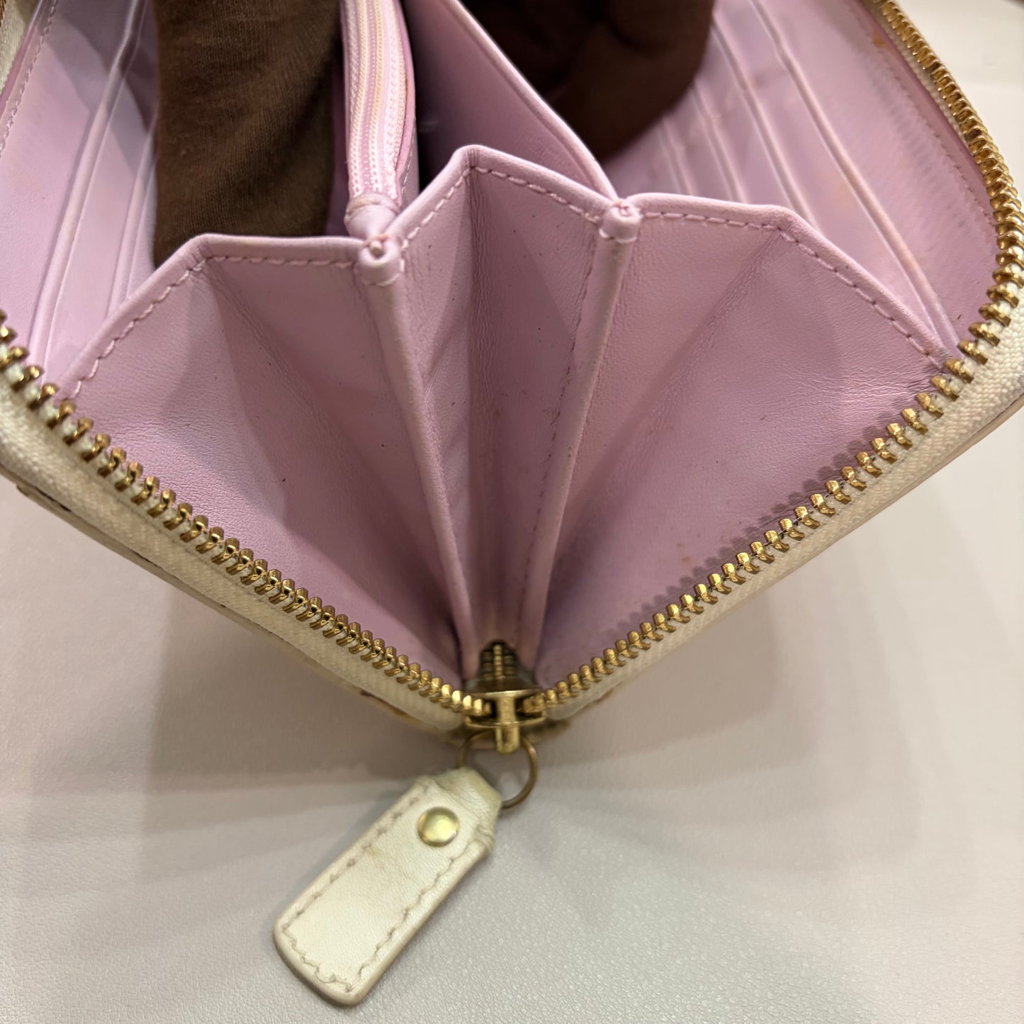 1215-08 COACH Zip Wallet