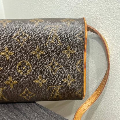 SOLD! Louis Vuitton Pochette