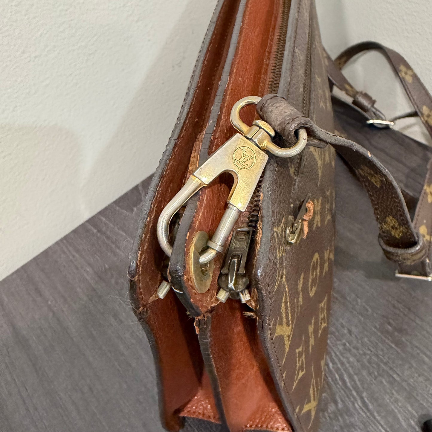 #8204 LOUIS VUITTON Vintage Sac Enghien (Rare Find!)