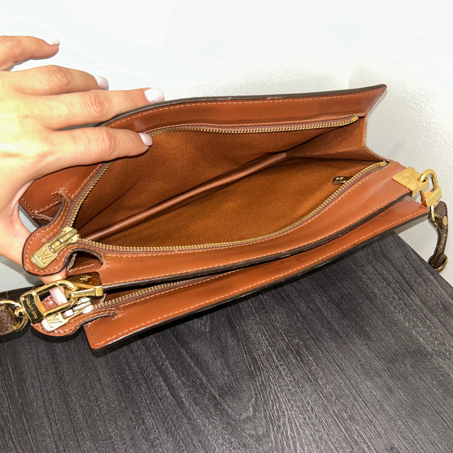 #211 RARE! LOUIS VUITTON Angian