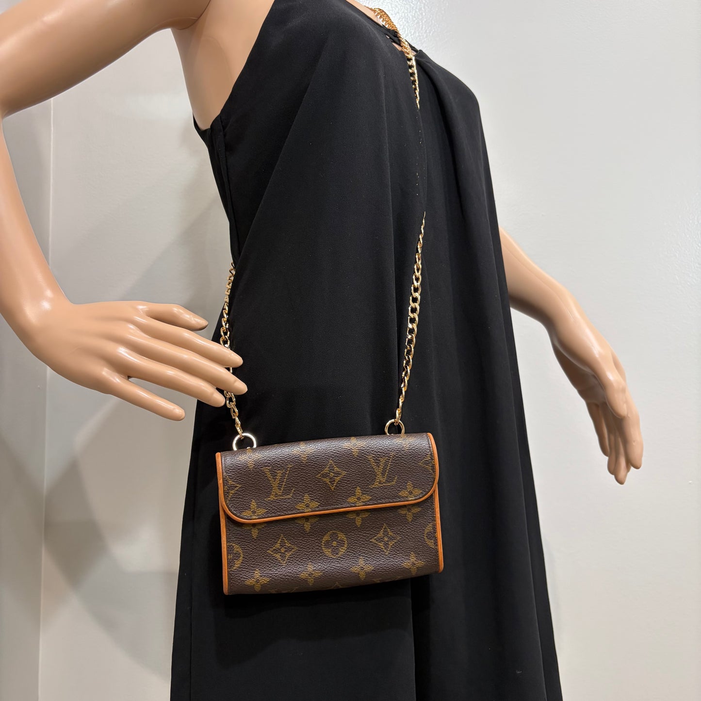 #3212 LOUIS VUITTON Monogram Pochette