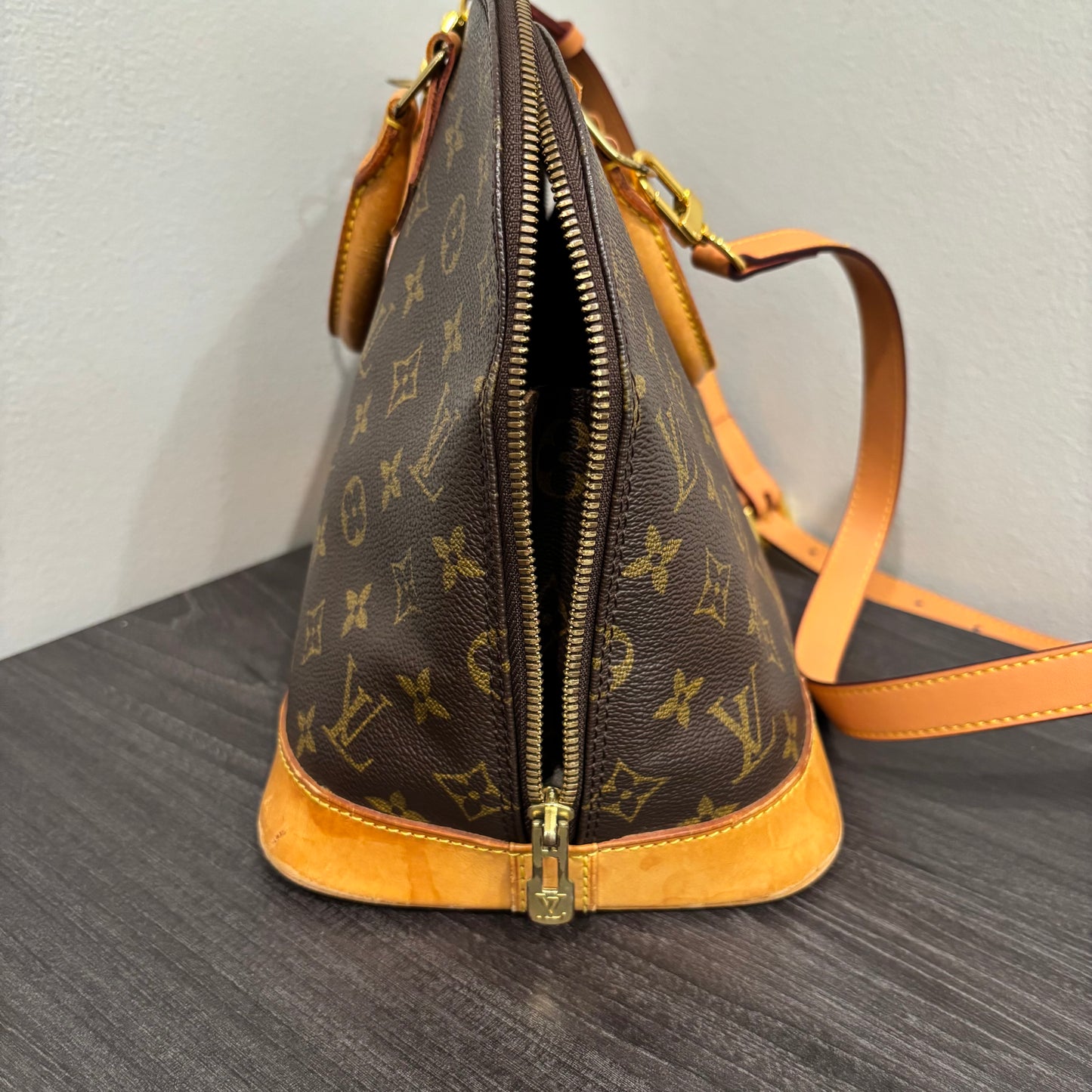 #347 LOUIS VUITTON Alma PM