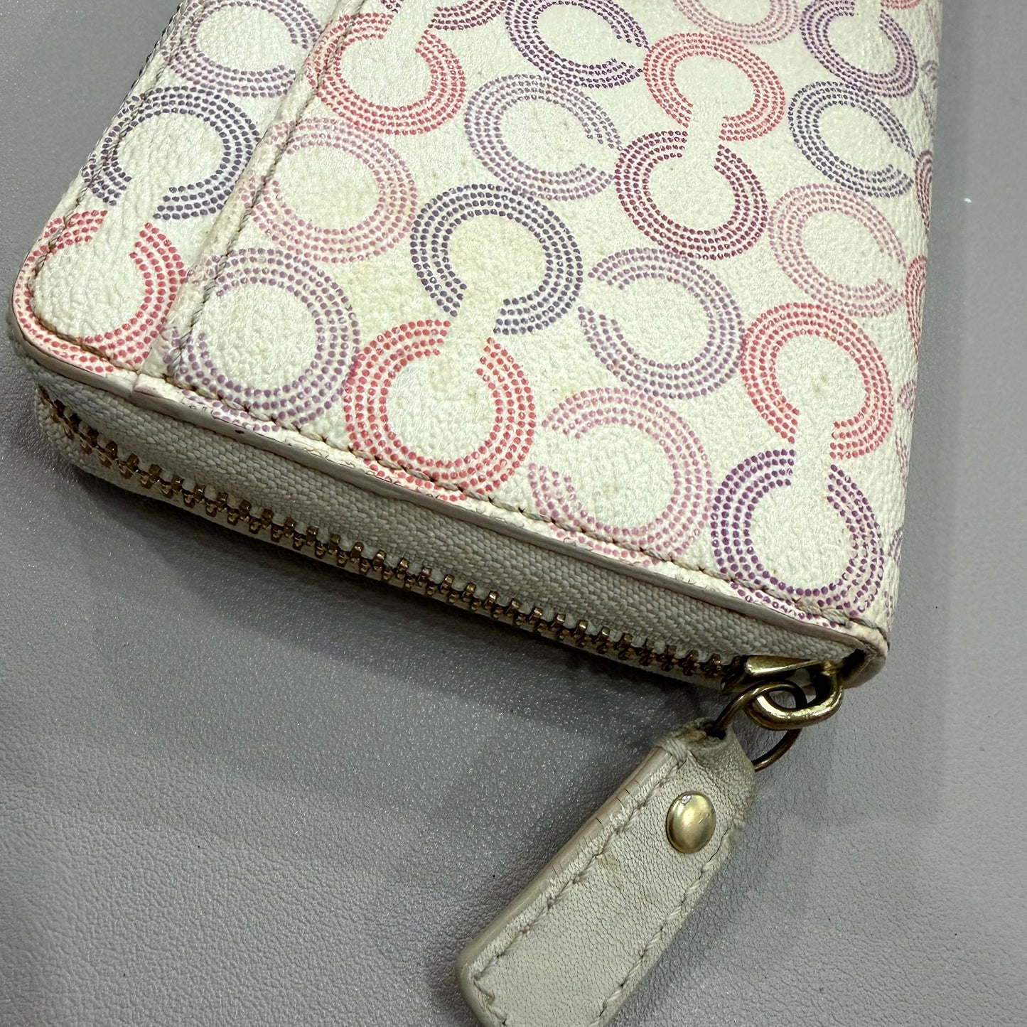 1215-08 COACH Zip Wallet