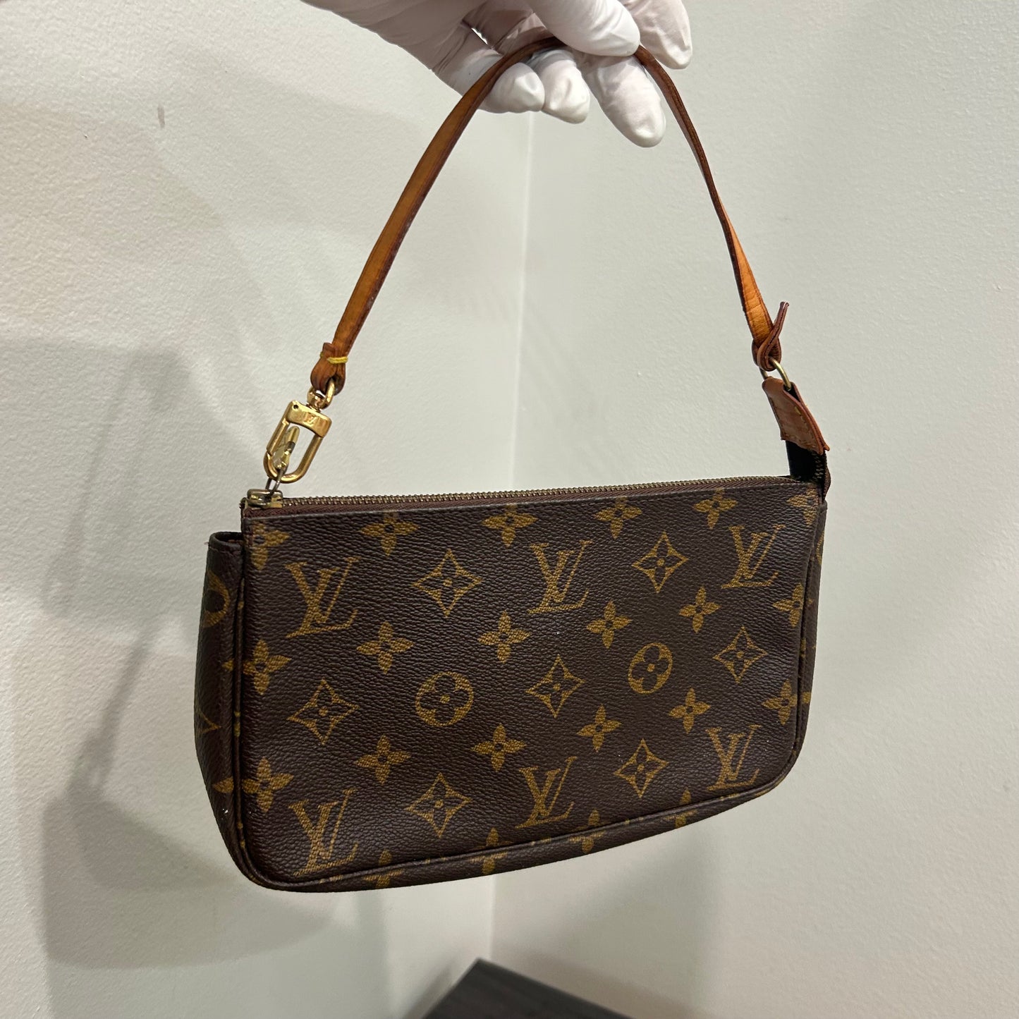 #302 LOUIS VUITTON Pochette