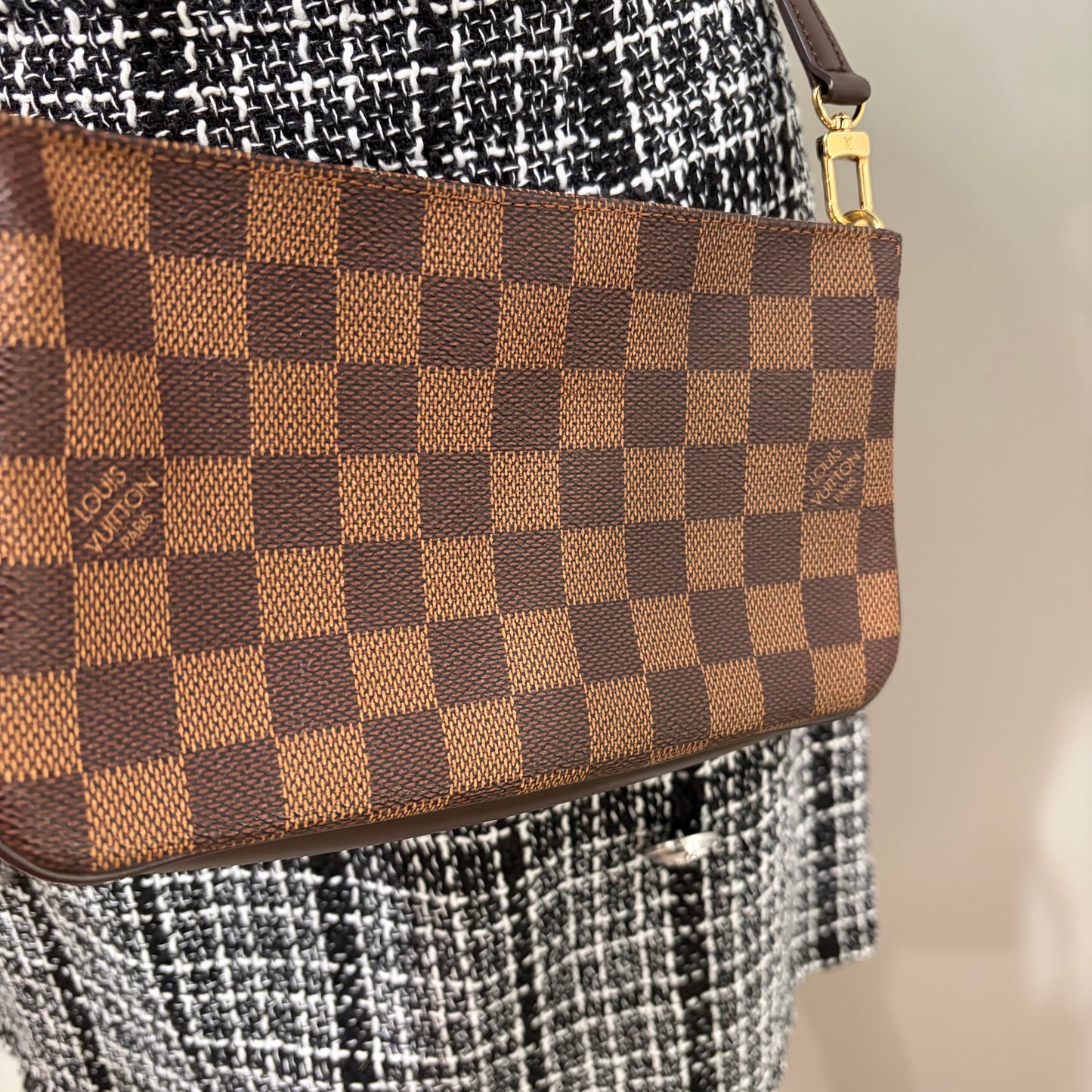 #8206 LOUIS VUITTON Damier Crossbody