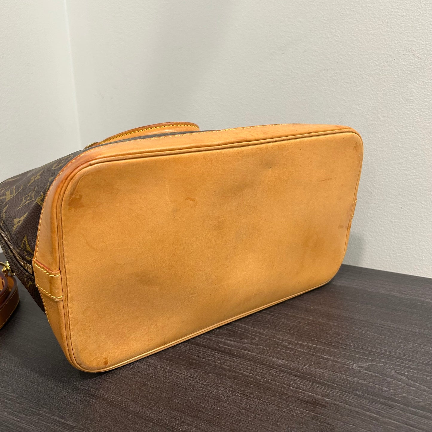 #401 LOUIS VUITTON Alma PM