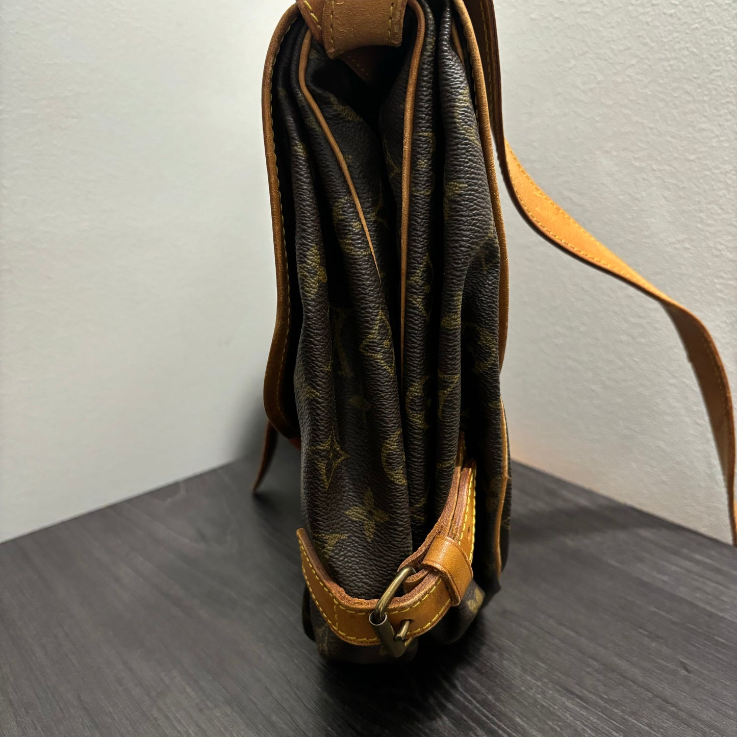 #245 LOUIS VUITTON Saumur 35 Crossbody