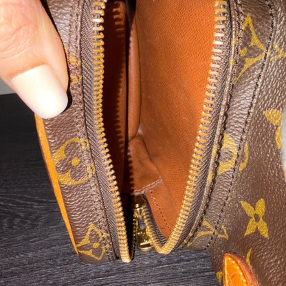 8910 LOUIS VUITTON Monogram Amazone PM Crossbody