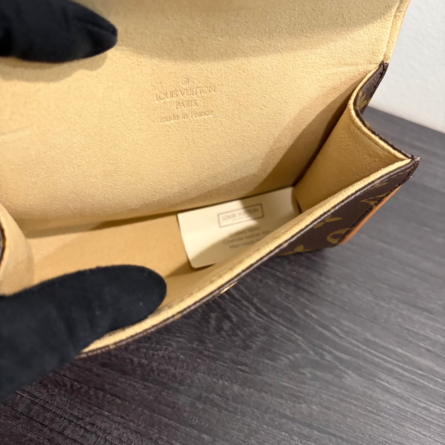 #8246 LOUIS VUITTON Monogram Florentine with Removable Chain