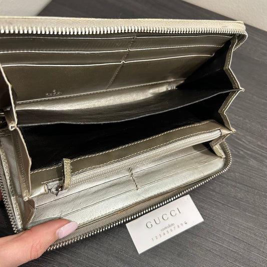 #207 GUCCI  Zip Wallet