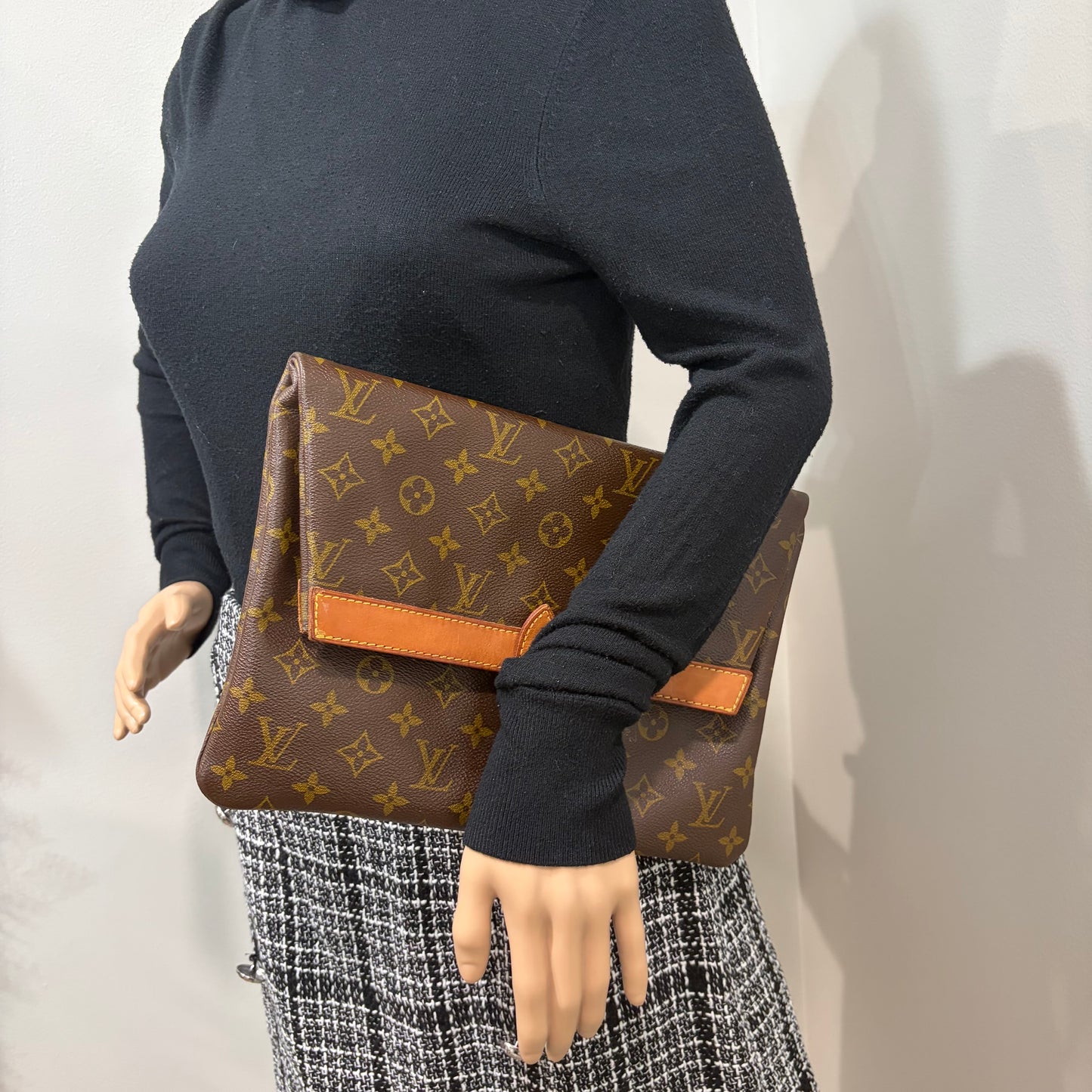 #8006 LOUIS VUITTON Monogram Vintage Pochette Pliante (RARE!)