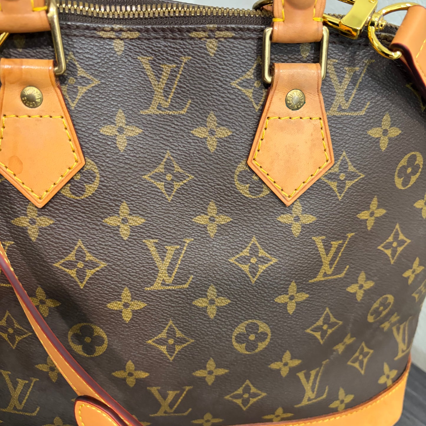 #8217 LOUIS VUITTON Alma PM
