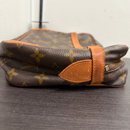 BF-06 LOUIS VUITTON Clutch