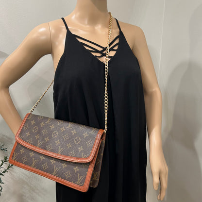 4005 LOUIS VUITTON Pouch