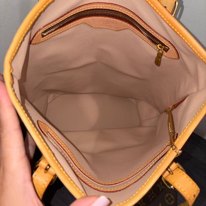 #1108 LOUIS VUITTON Monogram Bucket GM