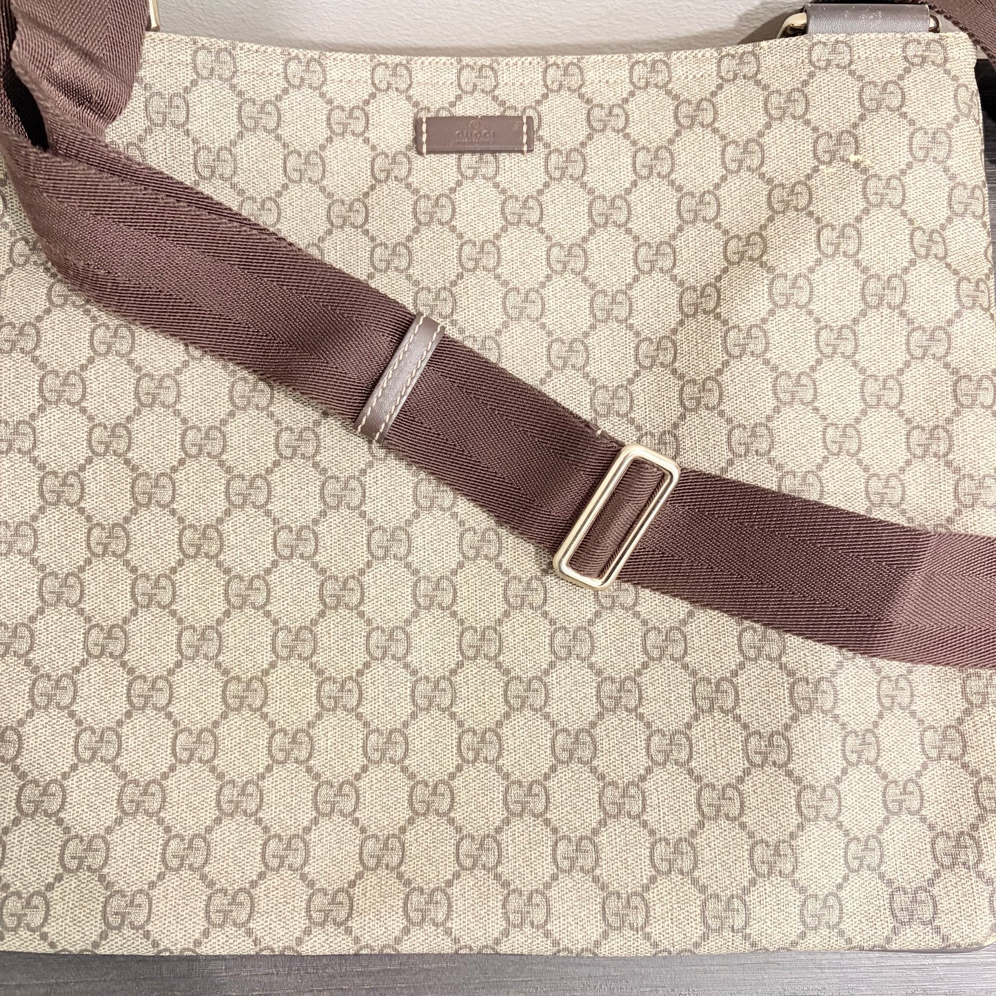 #8218 GUCCI Messenger