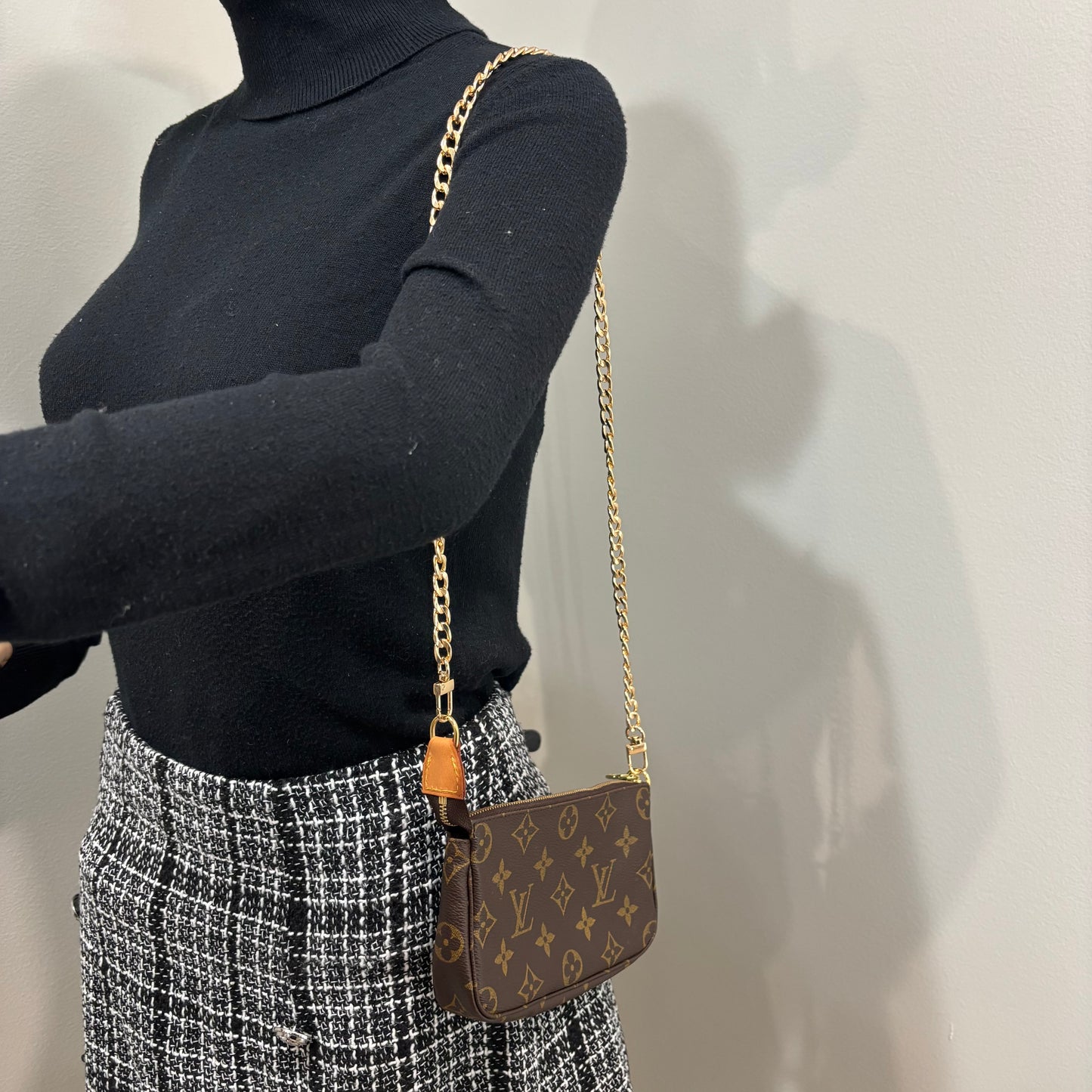 1117 LOUIS VUITTON Pochette