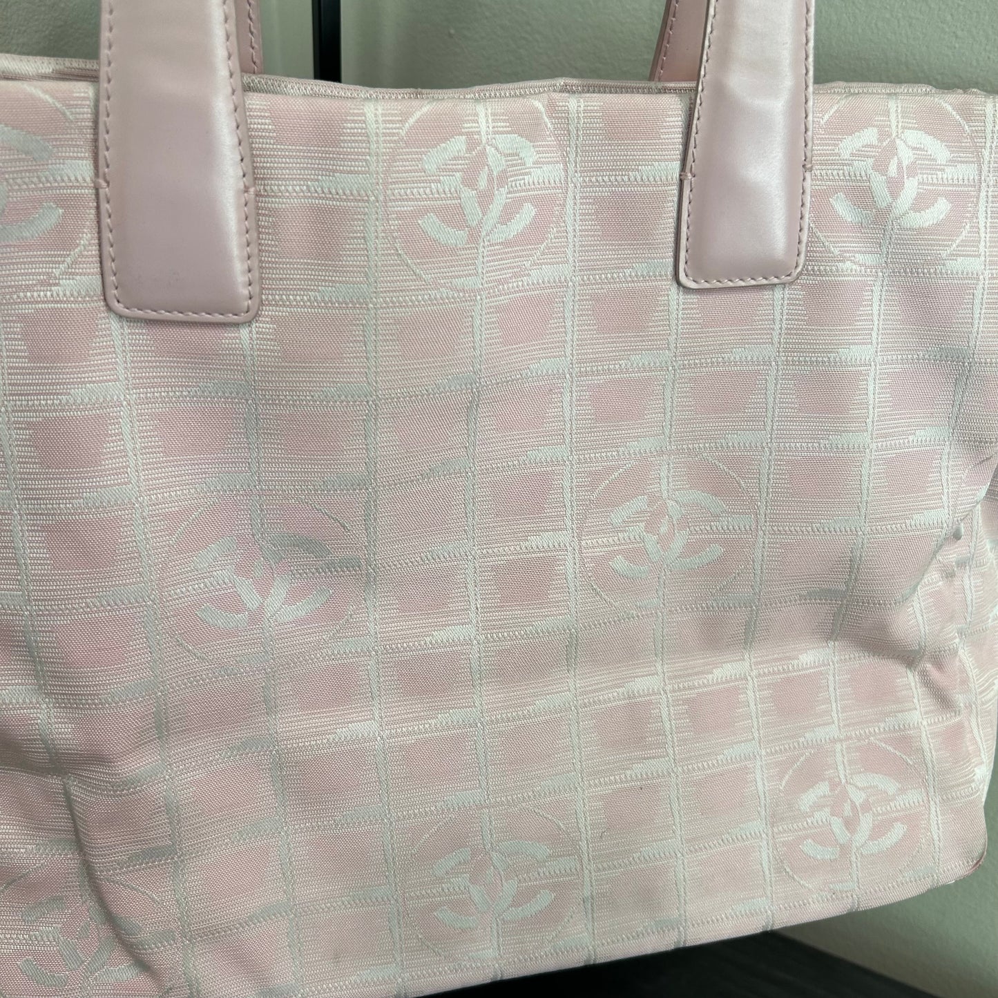 1014 CHANEL Travel Ligne Tote Pink