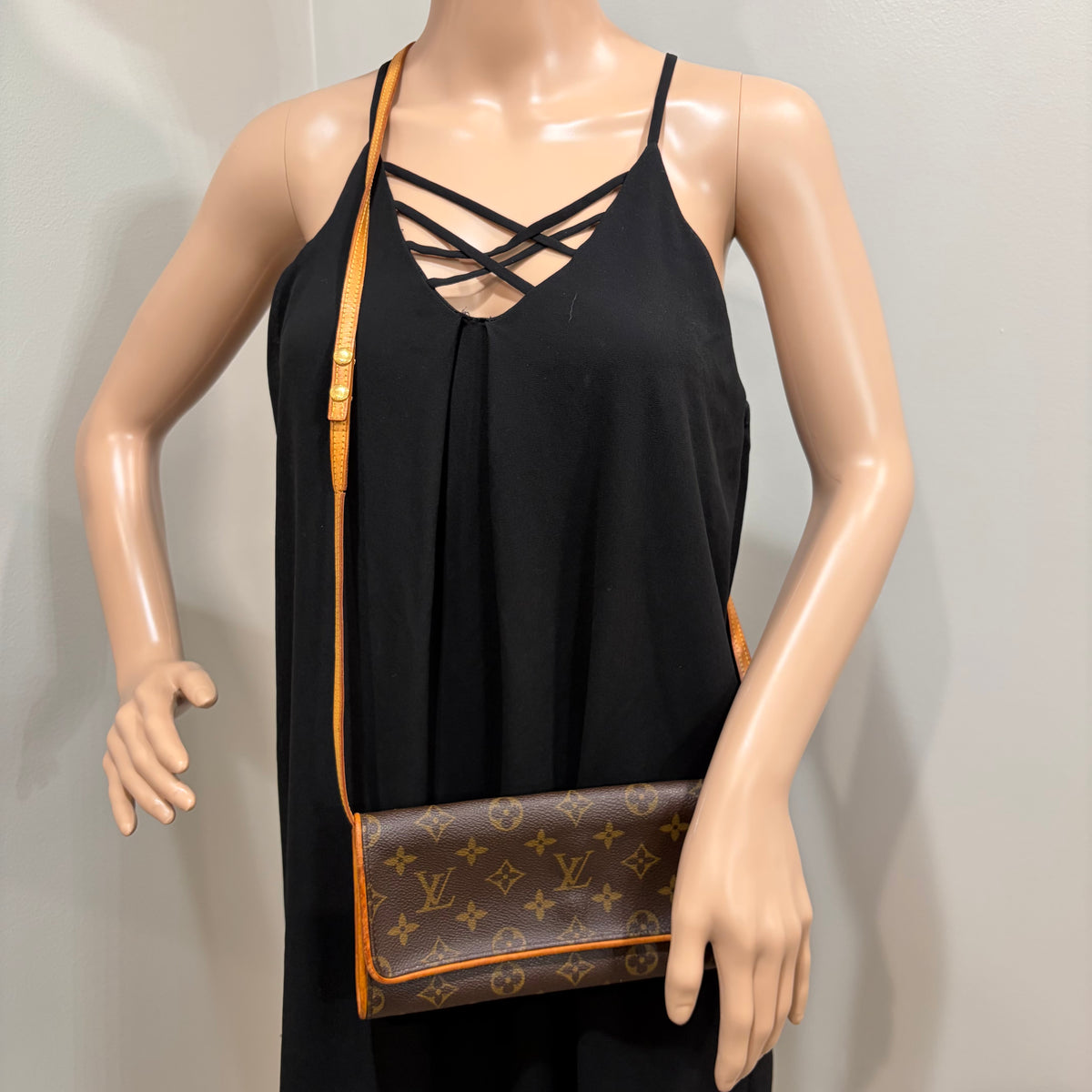 #110 LOUIS VUITTON Twin GM