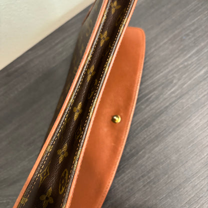 8872 LOUIS VUITTON Dame 29