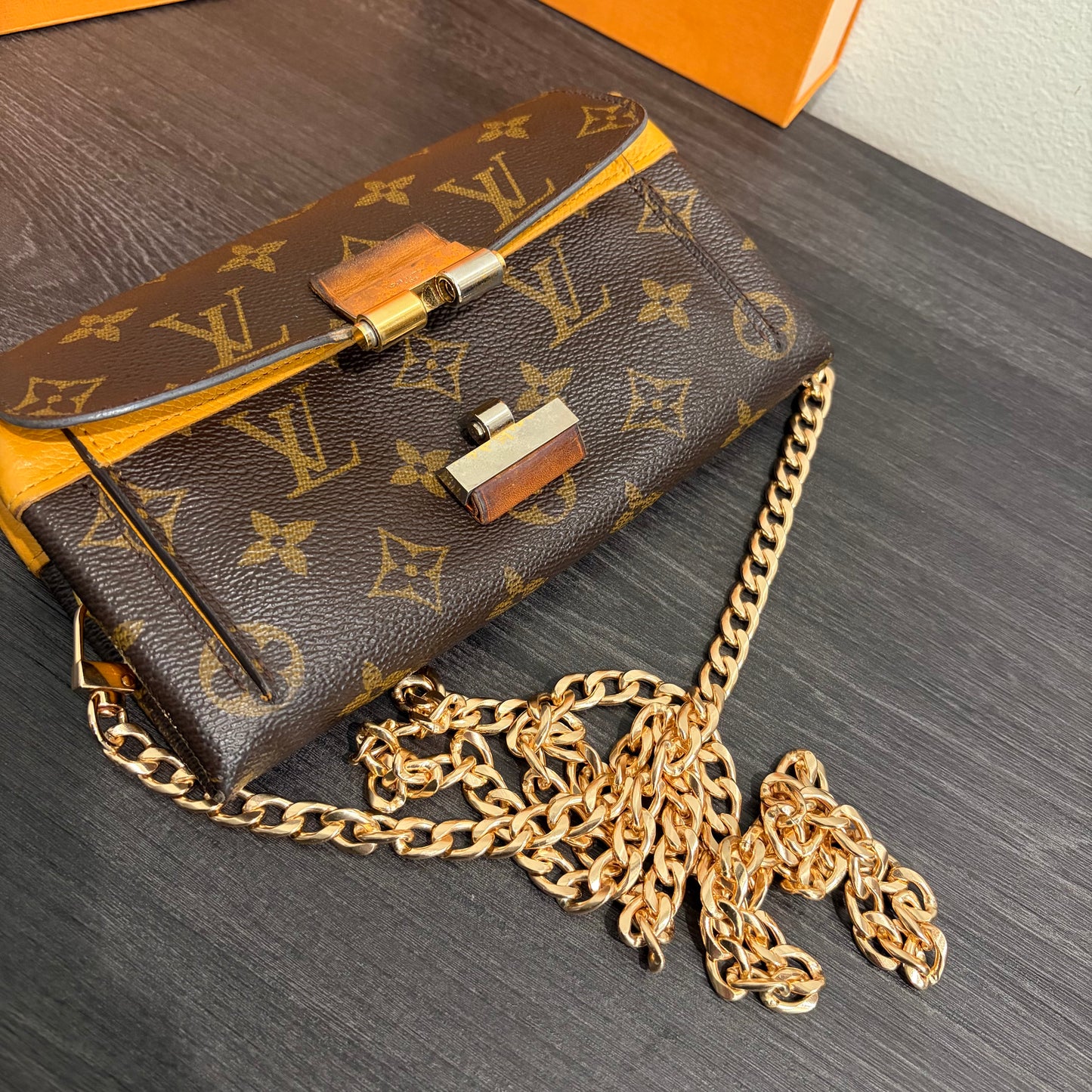 #1101-01 LOUIS VUITTON Limited Edition Portefeuille Elysee Wallet with Removable Chain