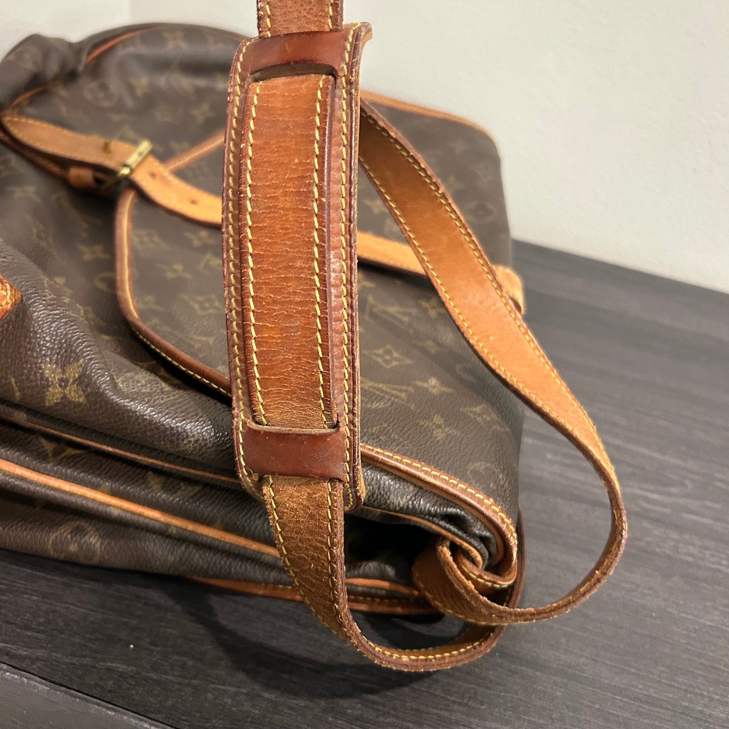 #412 LOUIS VUITTON Samur 35
