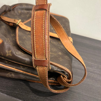 #412 LOUIS VUITTON Samur 35