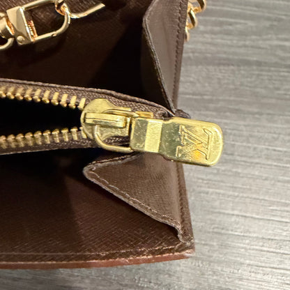 8859 LOUIS VUITTON Damier Ebene Sarah Wallet