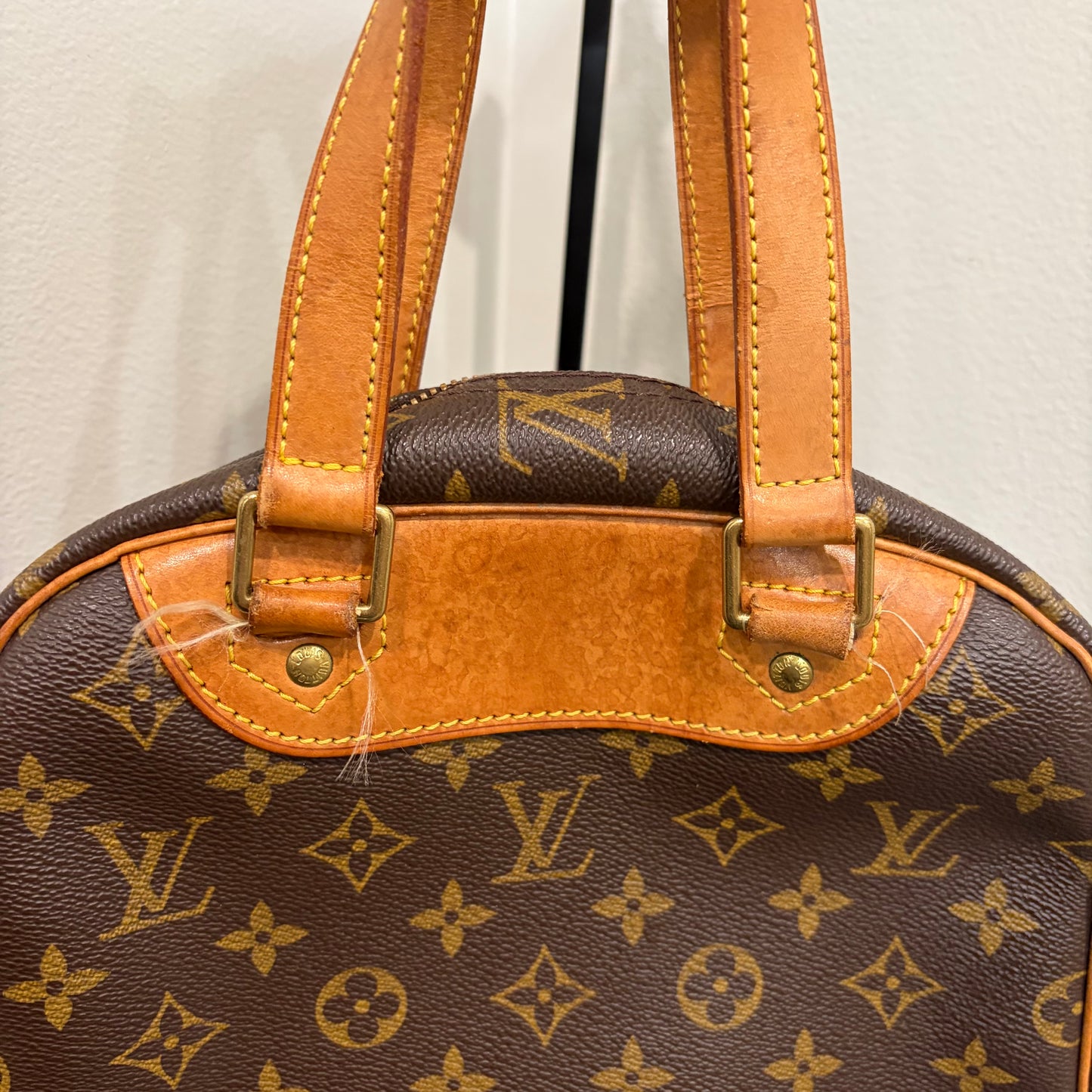 8913 LOUIS VUITTON Monogram Excursion