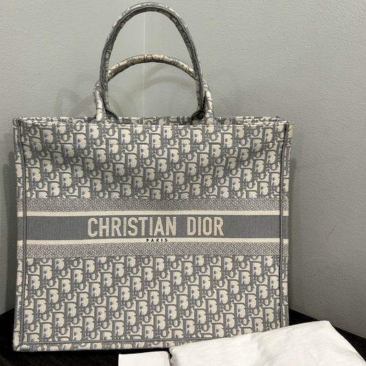 CLEARANCE CHRISTIAN DIOR Large Book Tote & Dustbag #110