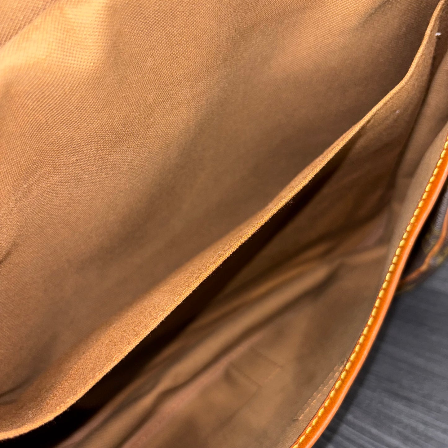 #343 LOUIS VUITTON Saumur 35
