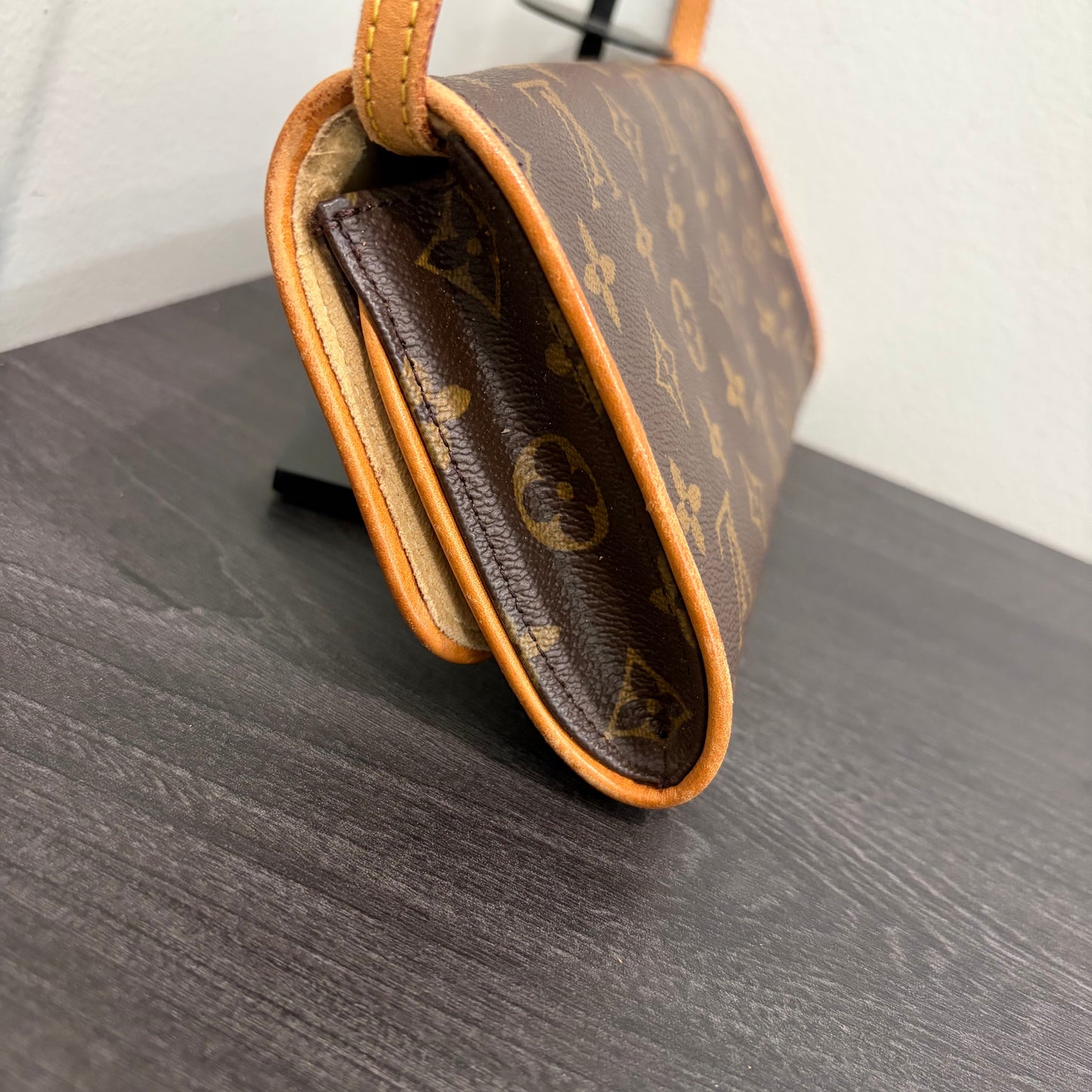 #1109 LOUIS VUITTON Twin Pochette GM