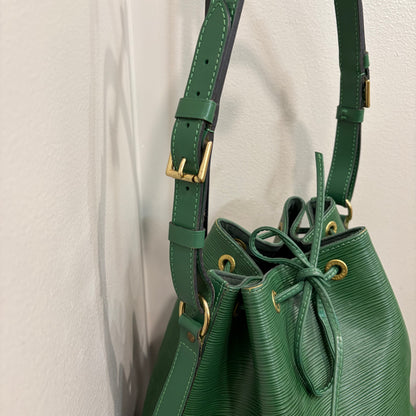 #8257 LOUIS VUITTON Green Petit Noe