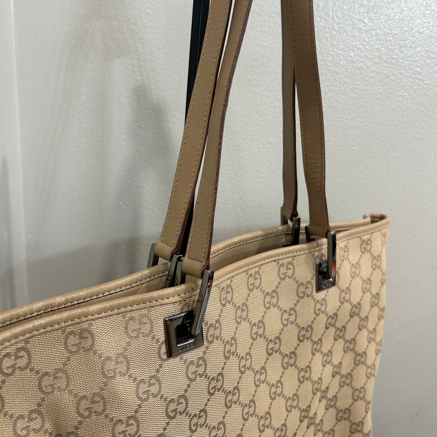 1064 GUCCI Canvas Bucket Tote