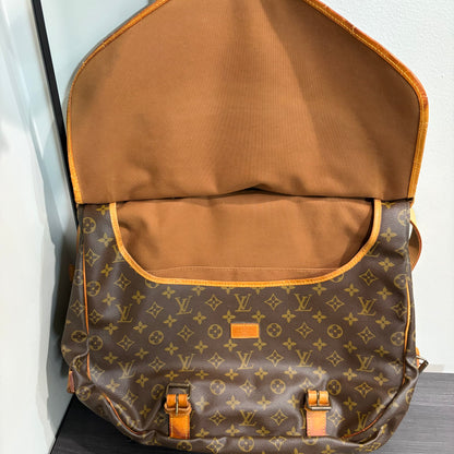 #8267 LOUIS VUITTON Saumur 43