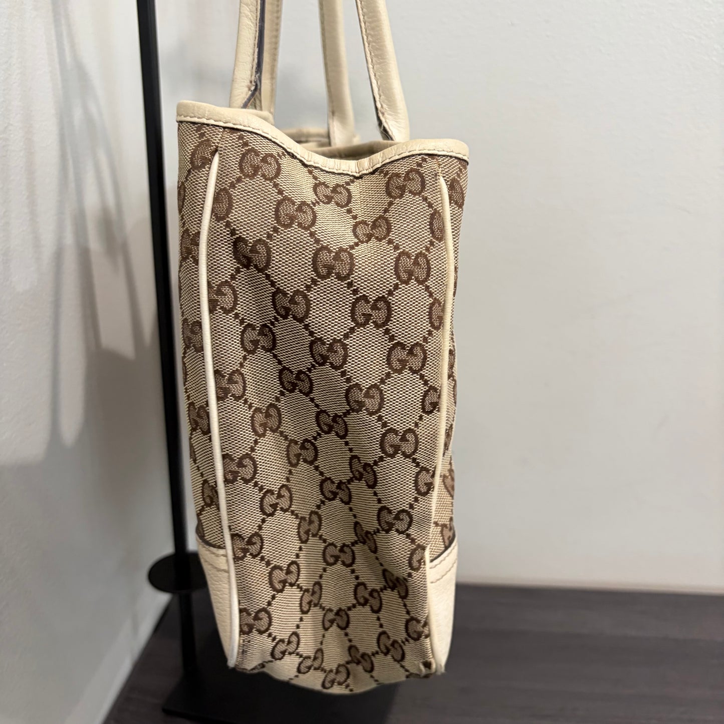 #9112 GUCCI Classic GG Signature Princy Medium