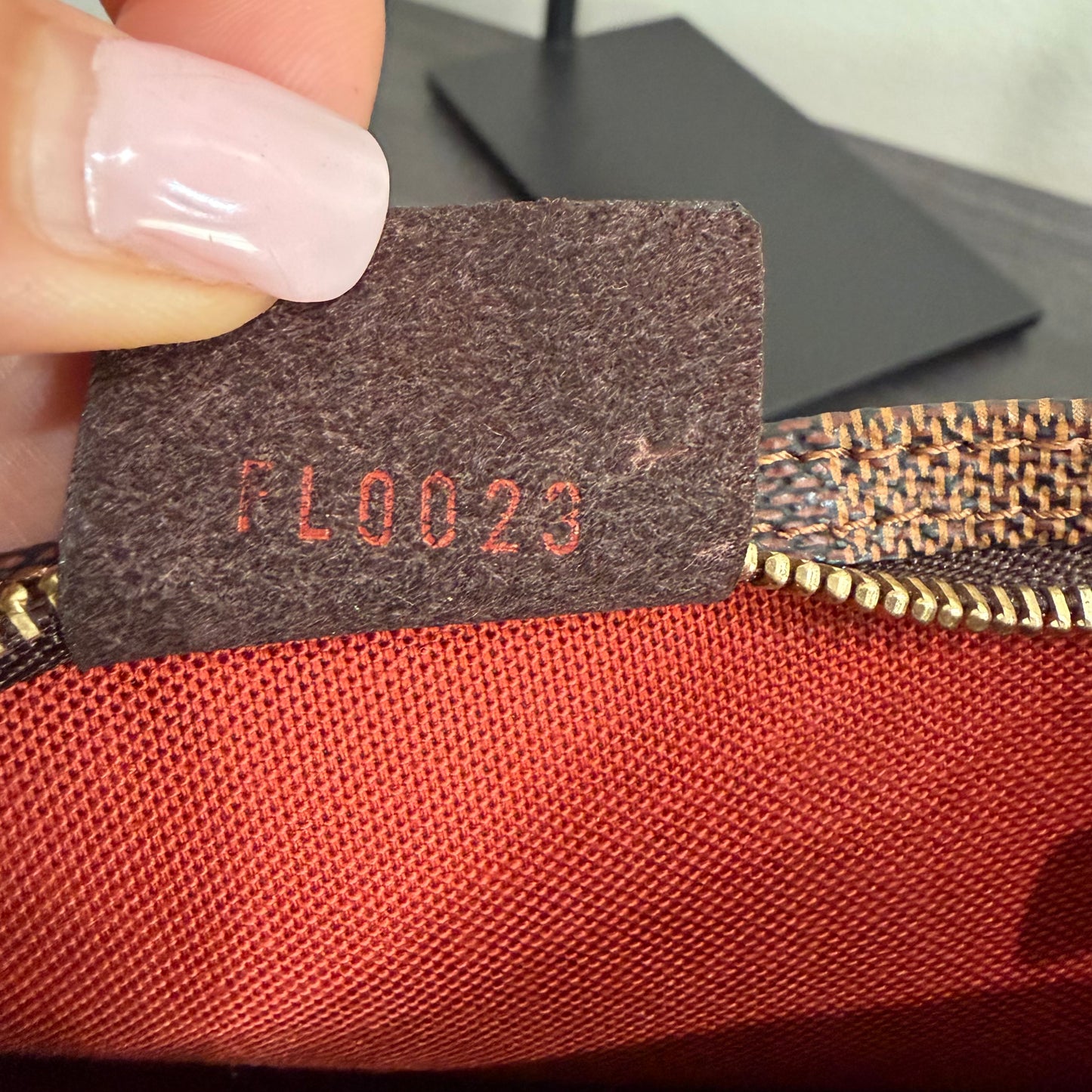 #8206 LOUIS VUITTON Damier Crossbody