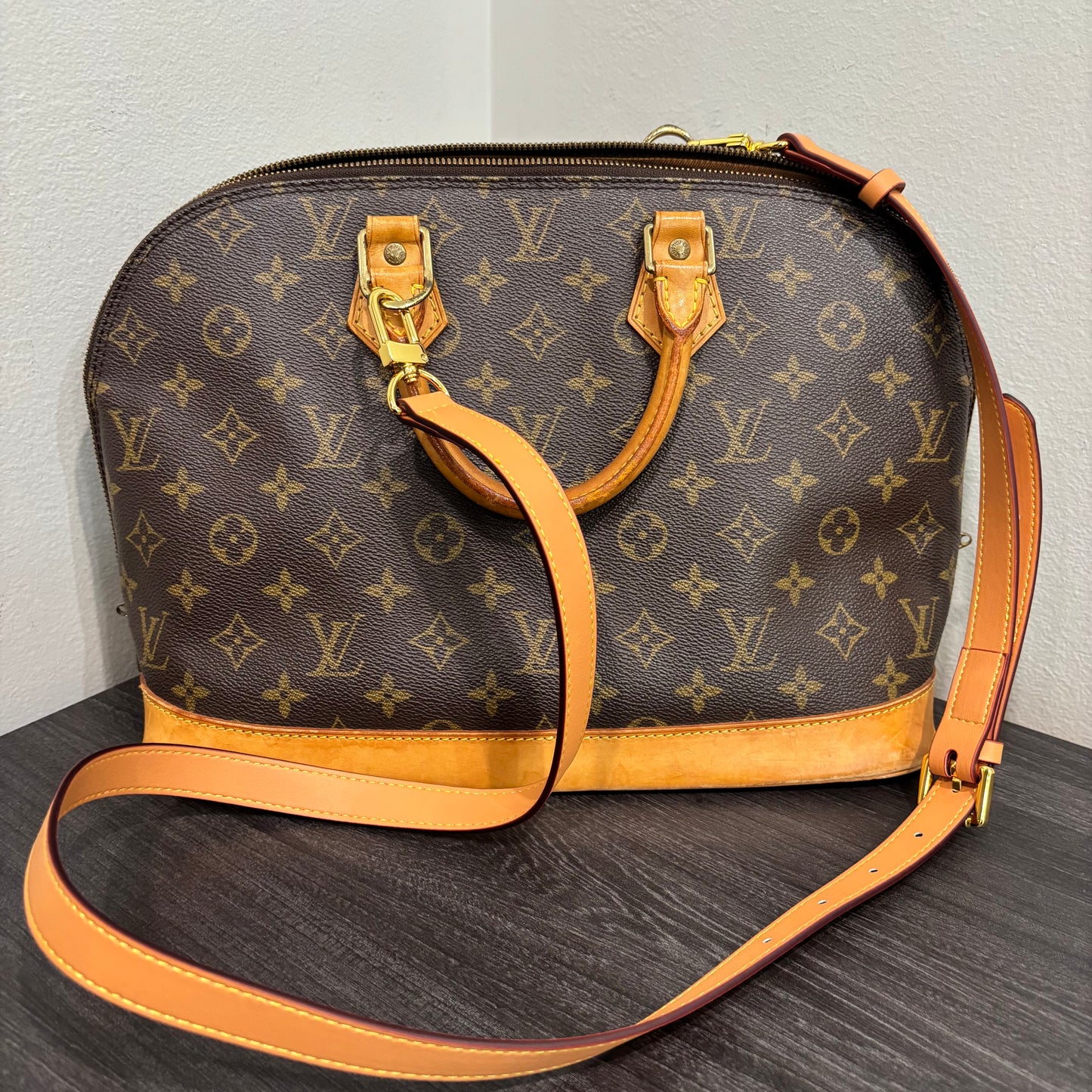 #347 LOUIS VUITTON Alma PM