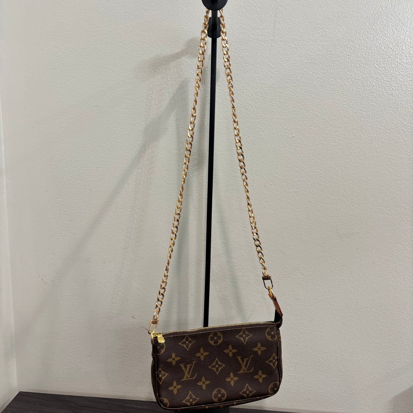1117 LOUIS VUITTON Pochette