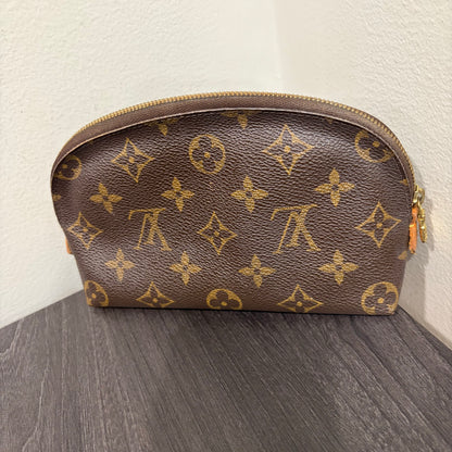 8909 LOUIS VUITTON Monogram Cosmetic Pouch