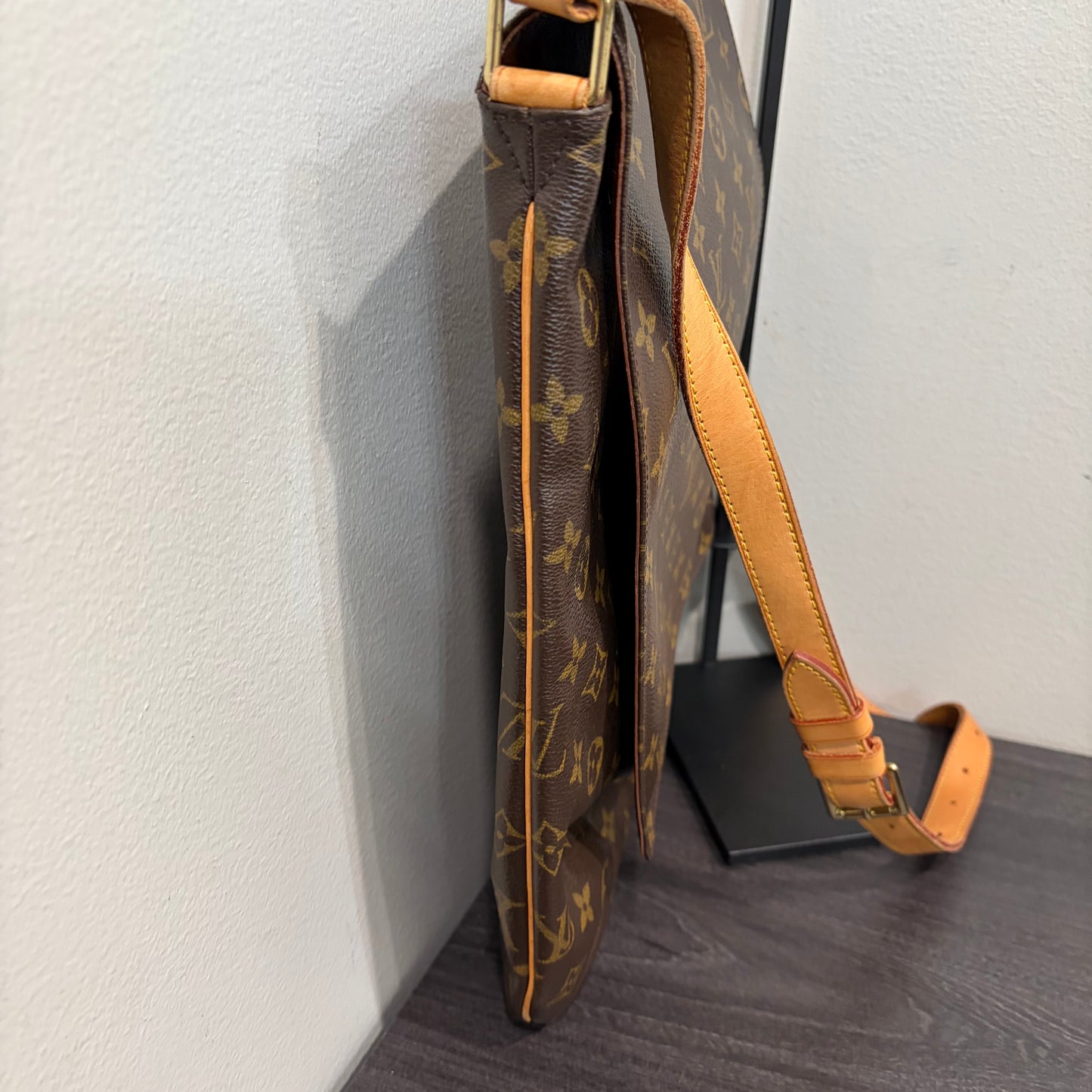 #8261 LOUIS VUITTON Musette GM