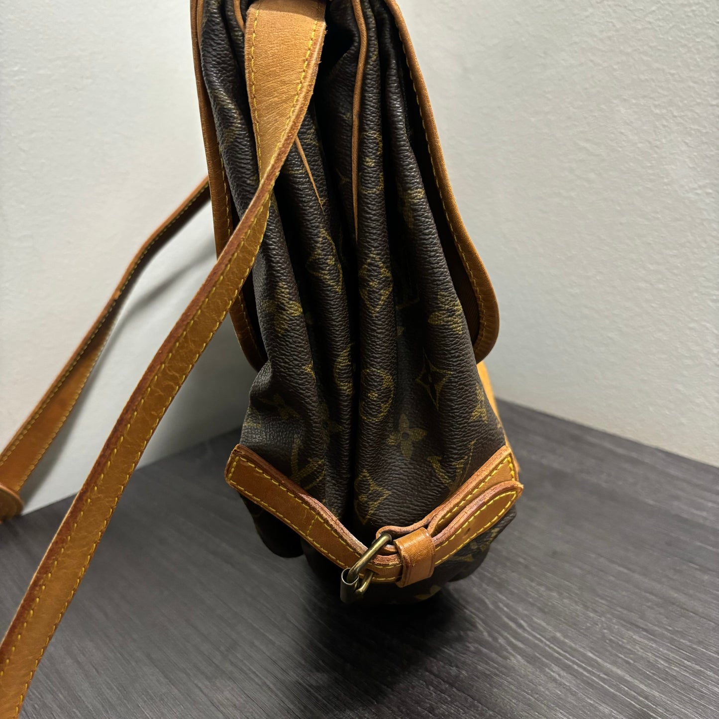 #245 LOUIS VUITTON Saumur 35 Crossbody