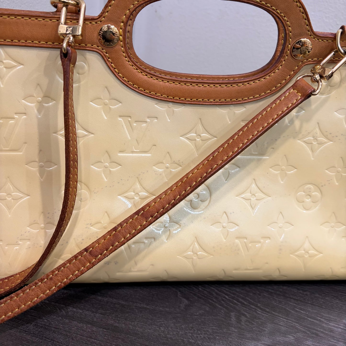 #8266 LOUIS VUITTON Roxbury