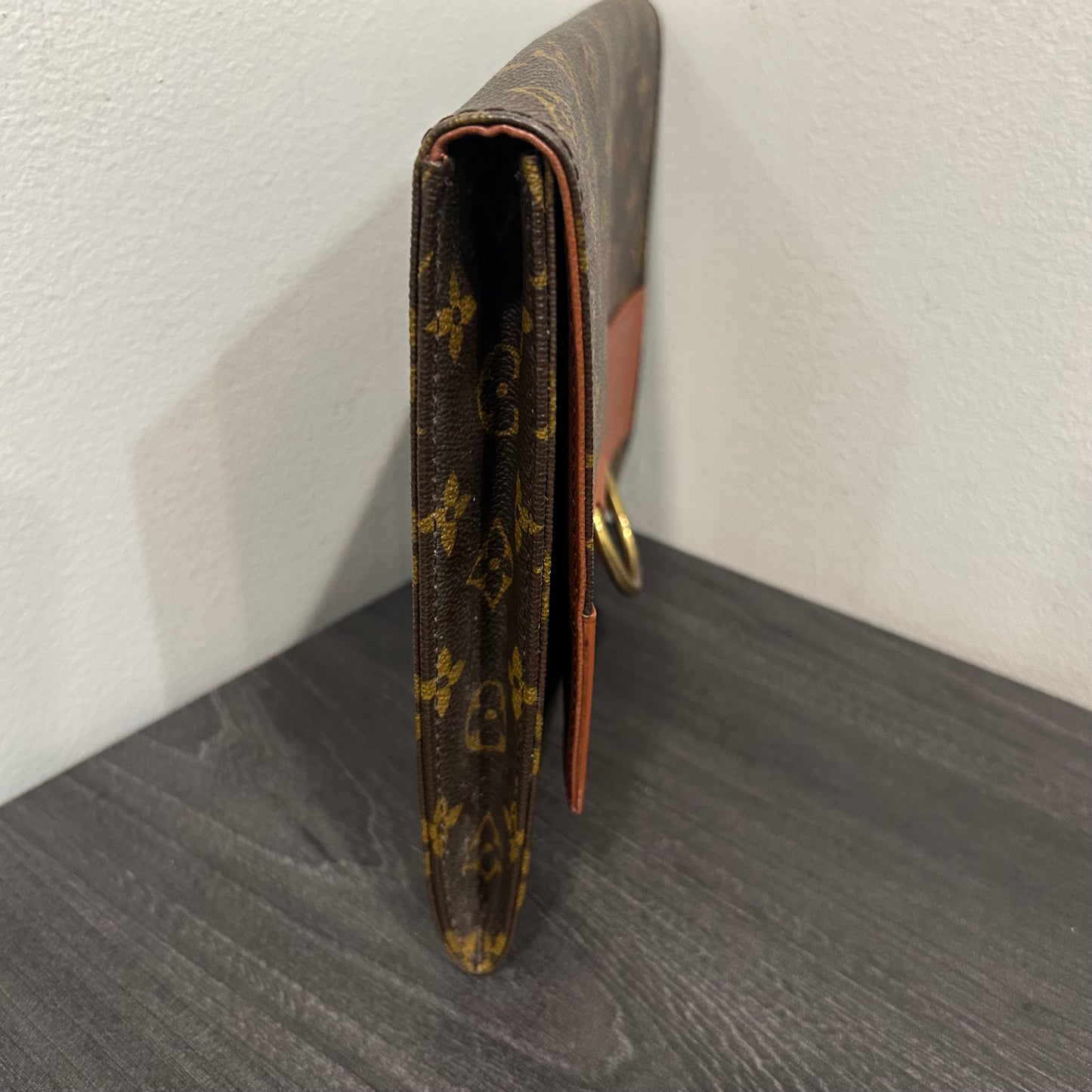 1072 LOUIS VUITTON Clutch