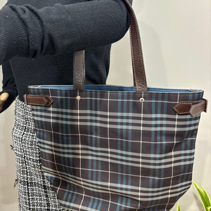 8889 BURBERRY Tote