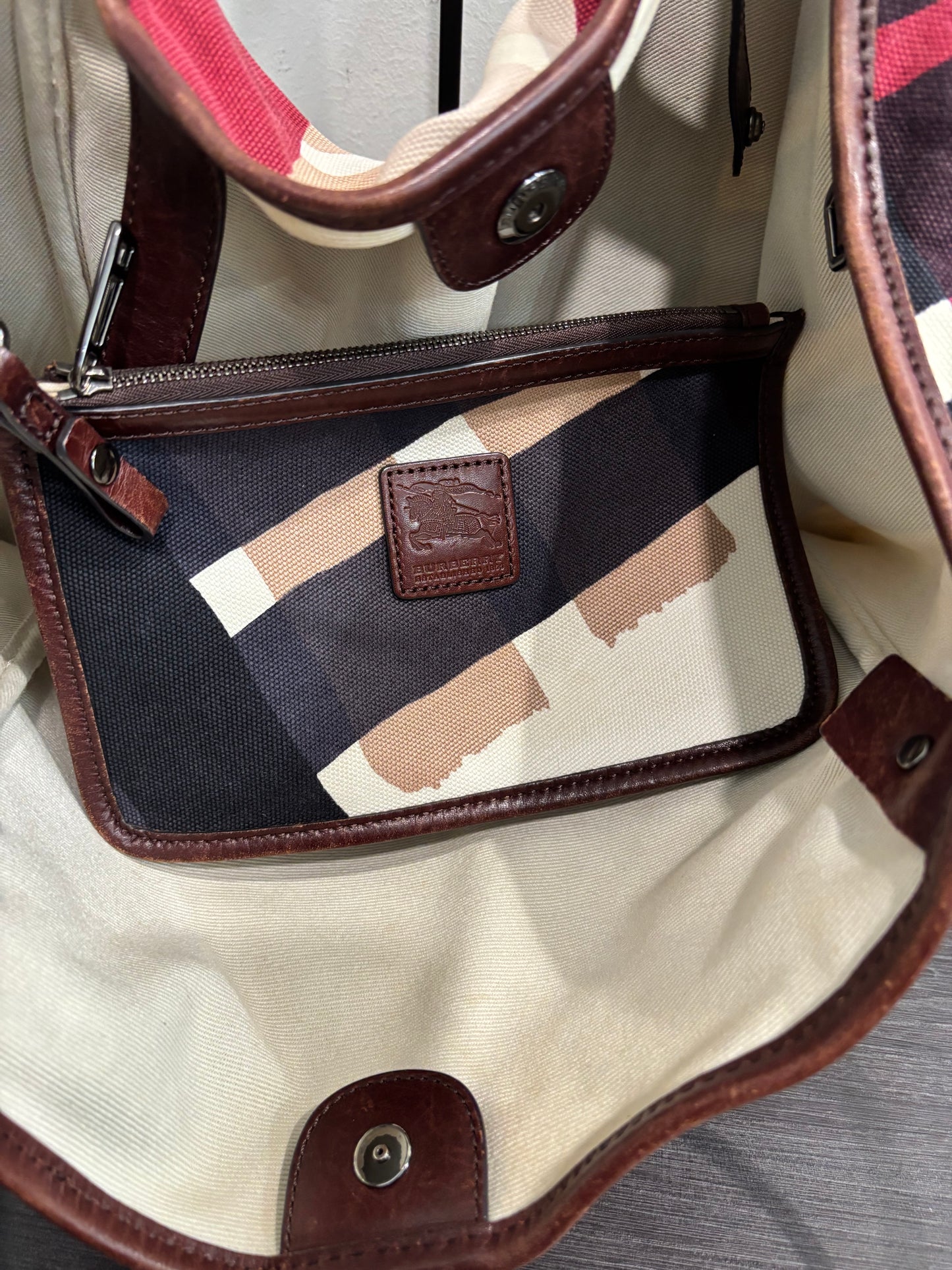 8870 BURBERRY Canvas Tote