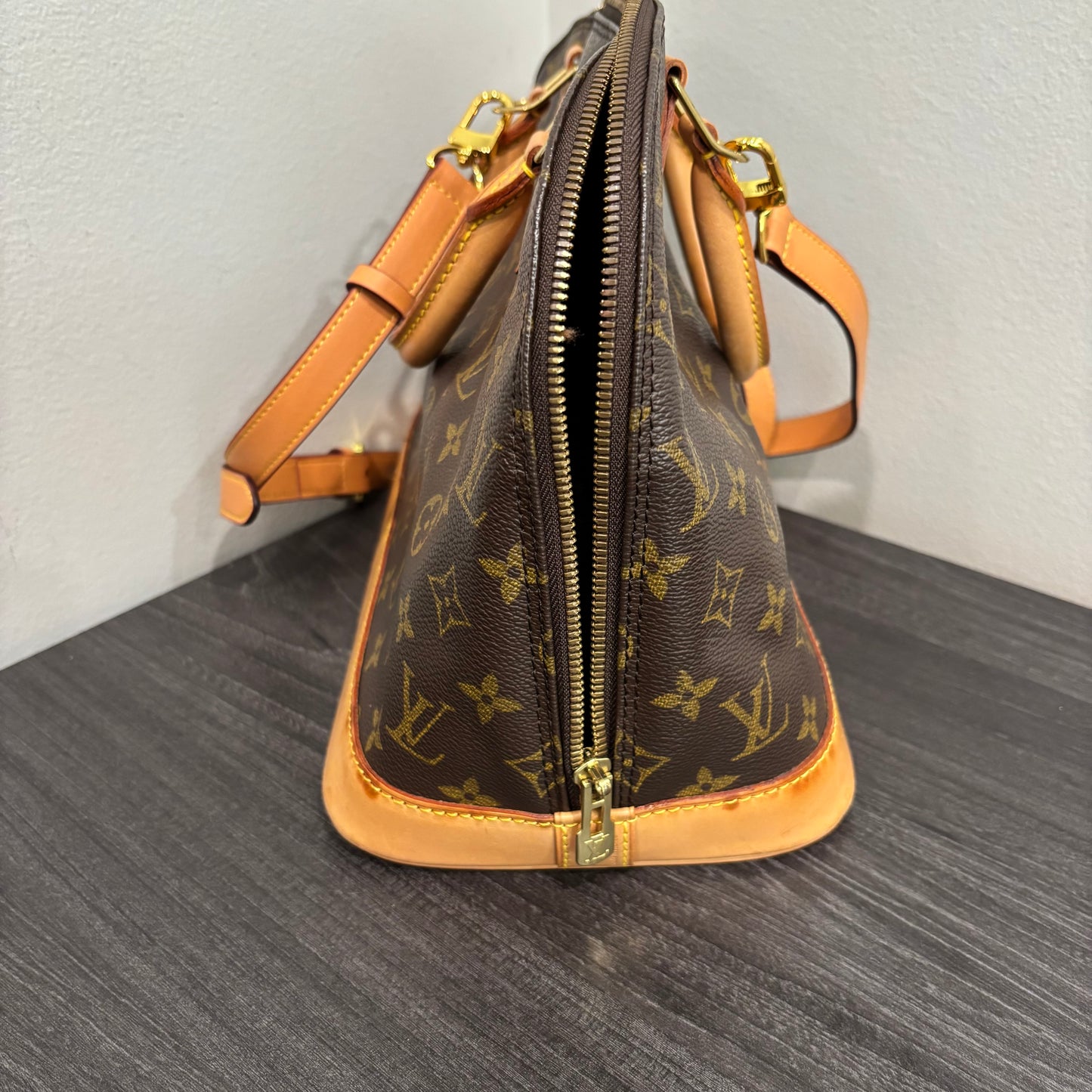 CLEARANCE #348 LOUIS VUITTON Alma PM