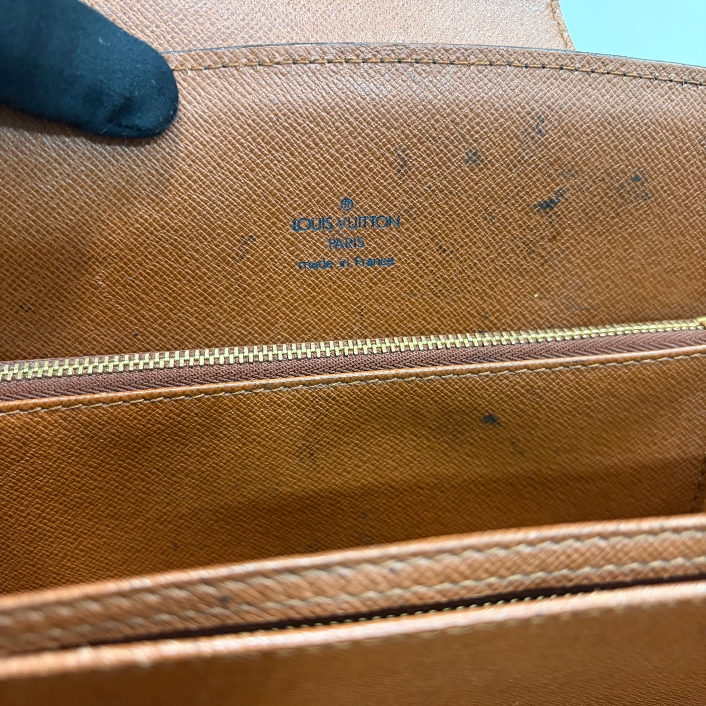 BF-05 LOUIS VUITTON Monogram Courcelles Clutch